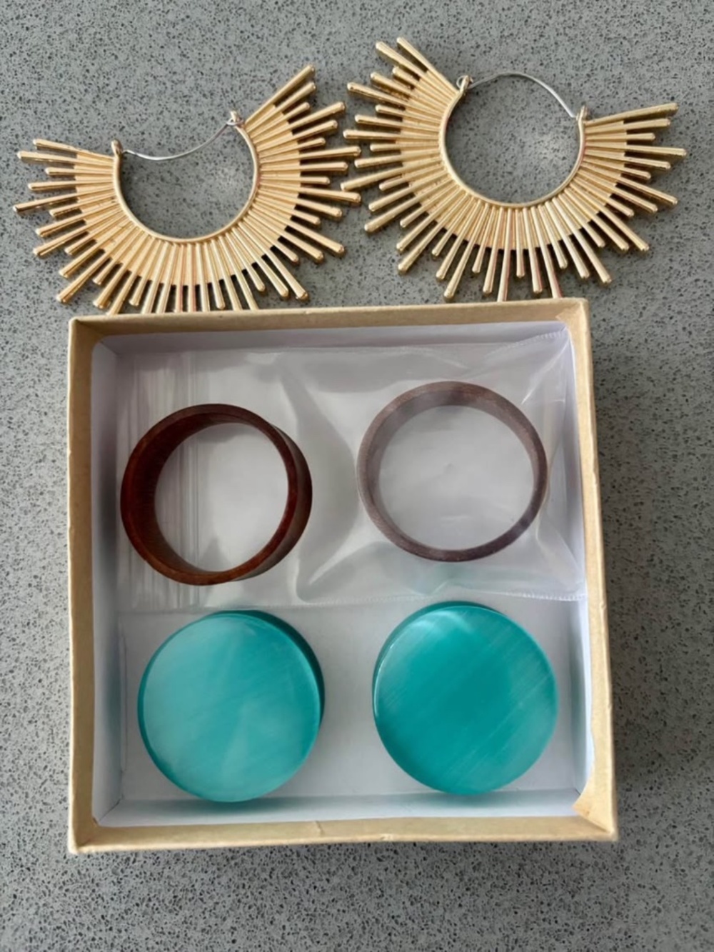 Ear gauges. Plugs, tunnels and dangles. 34mm
